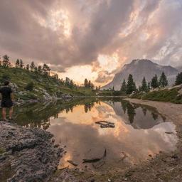 Electronic Metal Gloves thumbnail 1